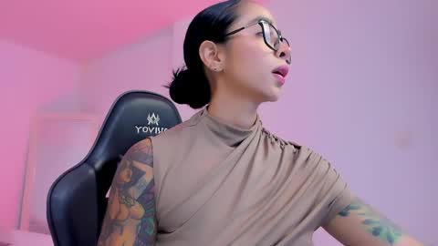 Snapshot of sophierooy chatting on May 3, 1:11 am sophierooy online show from May 3, 1:11 am
