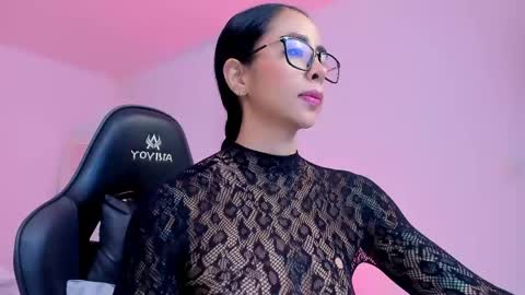 Snapshot of sophierooy chatting on May 12, 12:13 pm sophierooy online show from May 12, 12:13 pm