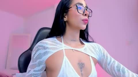 Snapshot of sophierooy chatting on May 14, 2:24 pm sophierooy online show from May 14, 2:24 pm