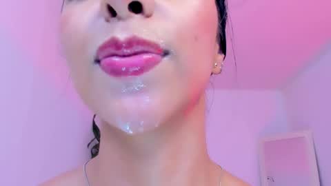 Snapshot of sophierooy chatting on May 15, 6:48 pm sophierooy online show from May 15, 6:48 pm