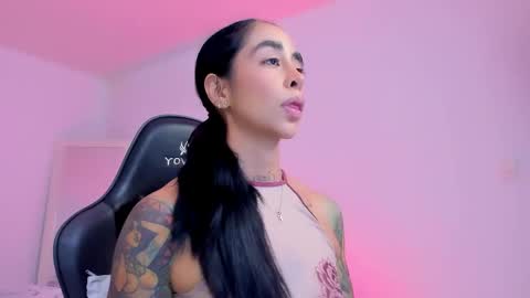 Snapshot of sophierooy chatting on May 18, 11:43 pm sophierooy online show from May 18, 11:43 pm