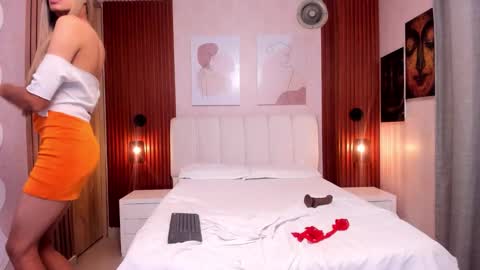 Snapshot of sophiesexxx_ chatting on March 8, 2:04 am SOPHIE online show from March 8, 2:04 am