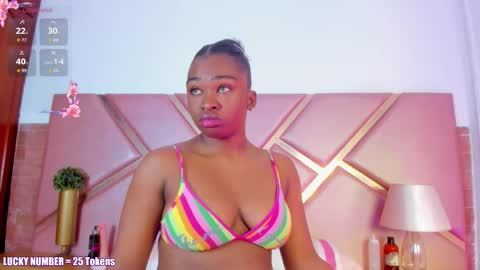 Snapshot of sophiesinclair chatting on October 9, 12:36 pm Sophie online show from October 9, 12:36 pm