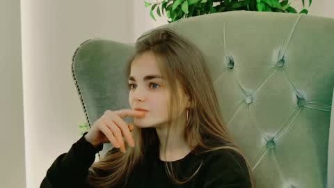 Snapshot of sophiesuvi chatting on December 1, 4:29 pm Sophie and my bestie Mandy online show from December 1, 4:29 pm