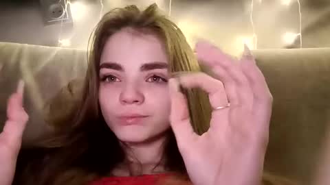 Snapshot of sophiesuvi chatting on January 2, 2:54 am Sophie and my bestie Mandy online show from January 2, 2:54 am