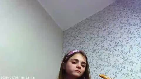 Snapshot of sophiesuvi chatting on January 5, 8:21 pm Sophie and my bestie Mandy online show from January 5, 8:21 pm