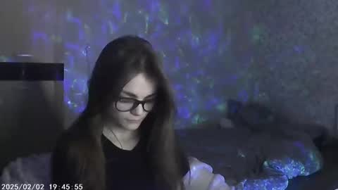 Snapshot of sophiesuvi chatting on February 1, 9:29 pm Sophie and my bestie Mandy online show from February 1, 9:29 pm