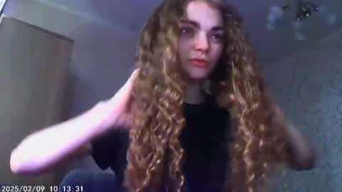 Snapshot of sophiesuvi chatting on February 8, 11:55 am Sophie and my bestie Mandy online show from February 8, 11:55 am