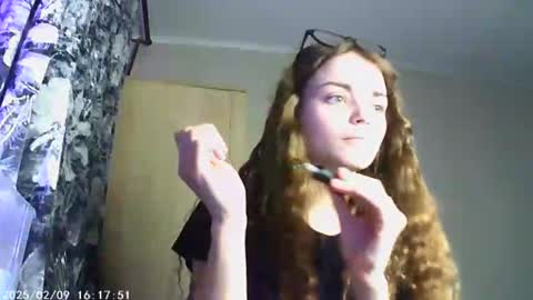 Snapshot of sophiesuvi chatting on February 8, 6:01 pm Sophie and my bestie Mandy online show from February 8, 6:01 pm
