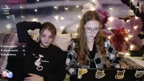 Snapshot of sophiesuvi chatting on February 22, 1:13 pm Sophie and my bestie Mandy online show from February 22, 1:13 pm
