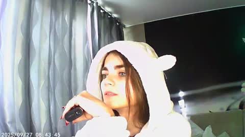 Snapshot of sophiesuvi chatting on September 26, 10:30 am Sophie and my bestie Mandy online show from September 26, 10:30 am