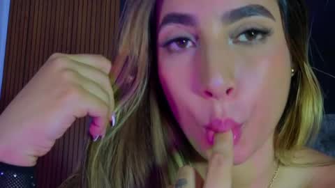 Snapshot of sophiexx__ chatting on April 4, 9:45 pm sophiexx__ online show from April 4, 9:45 pm