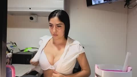 Snapshot of sophiie_blakee chatting on April 9, 12:21 am Sophiee online show from April 9, 12:21 am
