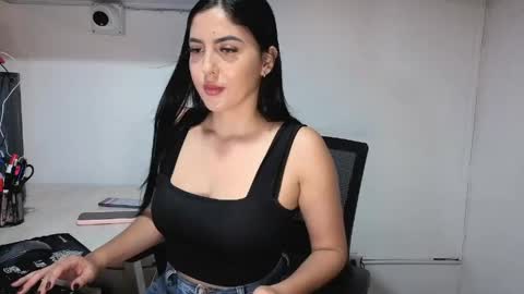 Snapshot of sophiie_blakee chatting on May 1, 12:04 am Sophiee online show from May 1, 12:04 am