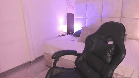 Snapshot of sophiie_rosee chatting on June 17, 7:15 pm sophiie_rosee online show from June 17, 7:15 pm