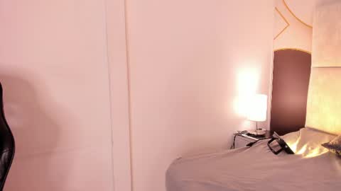 Snapshot of sophiie_rosee chatting on June 23, 7:23 pm sophiie_rosee online show from June 23, 7:23 pm