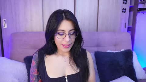 Sophiie online show from May 6, 4:19 am