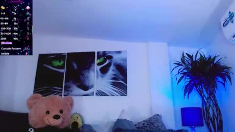 Snapshot of sophiieesweet chatting on October 24, 7:43 pm Sophie Sweet online show from October 24, 7:43 pm