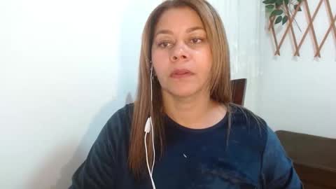 Snapshot of sophisem chatting on January 18, 7:23 am sophisem online show from January 18, 7:23 am