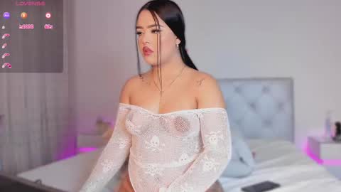 Snapshot of sophy_champagne chatting on March 6, 7:57 am sophy online show from March 6, 7:57 am