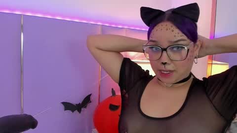 Snapshot of sophyruiz_ chatting on October 31, 12:06 pm Sophy online show from October 31, 12:06 pm