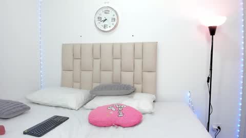 Snapshot of sopphiefox chatting on May 14, 12:39 am Sofia online show from May 14, 12:39 am