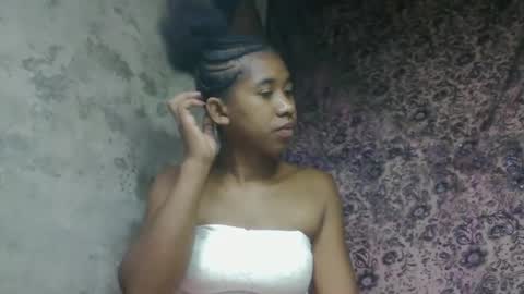 Snapshot of soriettezah chatting on February 20, 5:15 am soriettezah online show from February 20, 5:15 am