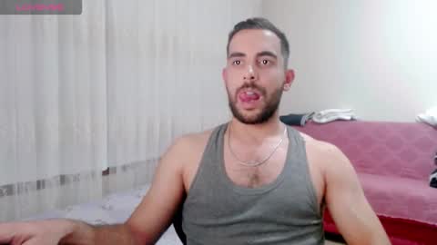 luis online show from December 4, 9:34 pm