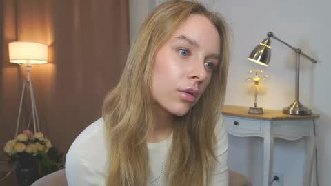 Anna online show from March 31, 2:28 pm