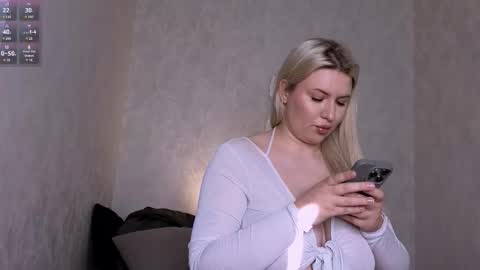 Snapshot of soulmeinme chatting on March 17, 8:28 am soulmeinme online show from March 17, 8:28 am