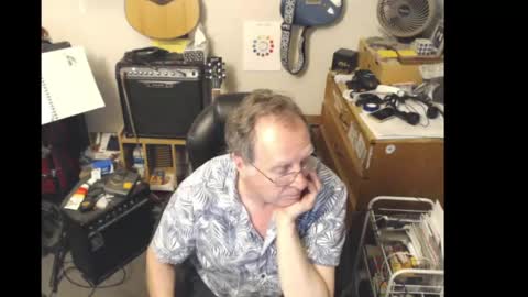 Snapshot of soundr chatting on June 3, 6:57 pm soundr online show from June 3, 6:57 pm