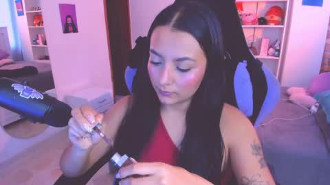 Lili online show from June 5, 5:07 pm