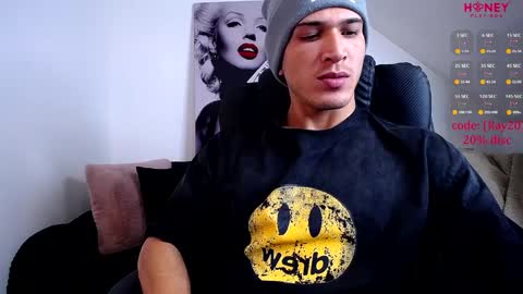Snapshot of soyraydimarco_ chatting on December 28, 12:36 am RayDimarco independent model online show from December 28, 12:36 am