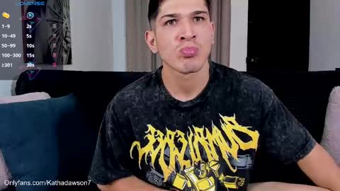 Snapshot of soyraydimarco_ chatting on October 2, 11:12 pm RayDimarco independent model online show from October 2, 11:12 pm