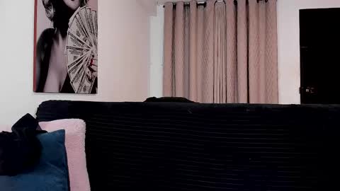 Snapshot of soyraydimarco_ chatting on October 6, 11:57 pm RayDimarco independent model online show from October 6, 11:57 pm