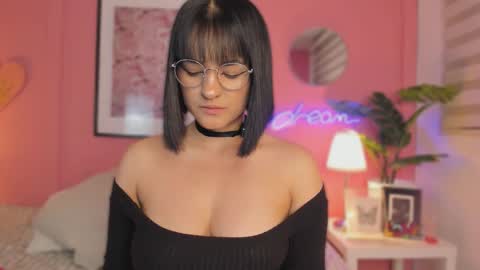 Snapshot of soysaraa_ chatting on September 25, 5:55 am Aleja online show from September 25, 5:55 am