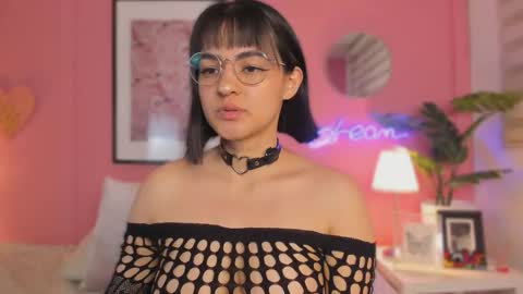 Snapshot of soysaraa_ chatting on October 8, 5:38 am Aleja online show from October 8, 5:38 am