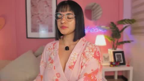 Snapshot of soysaraa_ chatting on October 9, 5:38 am Aleja online show from October 9, 5:38 am