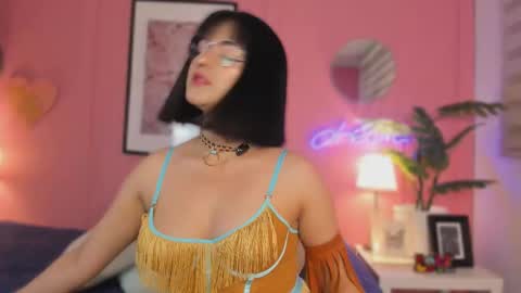 Snapshot of soysaraa_ chatting on November 1, 6:26 am Aleja online show from November 1, 6:26 am