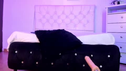 Snapshot of soysilvanna_ chatting on October 5, 1:15 am online show from October 5, 1:15 am