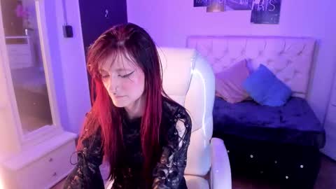 Snapshot of soysilvanna_ chatting on November 13, 1:59 am online show from November 13, 1:59 am
