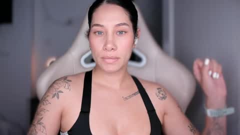 Snapshot of soytulu_ chatting on May 19, 8:15 pm brisa s online show from May 19, 8:15 pm