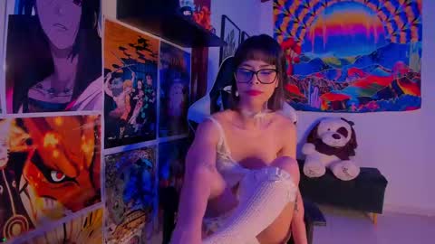 Snapshot of space__kittyy chatting on December 14, 1:50 am Val online show from December 14, 1:50 am