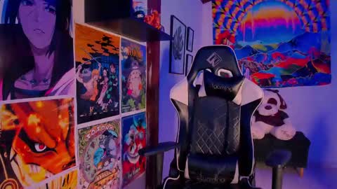 Snapshot of space__kittyy chatting on December 17, 9:49 pm Val online show from December 17, 9:49 pm