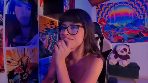 Snapshot of space__kittyy chatting on January 6, 4:04 am Val online show from January 6, 4:04 am