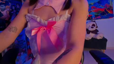 Snapshot of space__kittyy chatting on January 7, 7:31 am Val online show from January 7, 7:31 am
