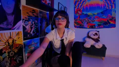 Snapshot of space__kittyy chatting on February 7, 3:55 am Val online show from February 7, 3:55 am
