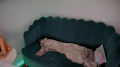 Snapshot of spankamber chatting on May 5, 10:29 pm AmberSpanks online show from May 5, 10:29 pm