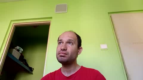 Snapshot of sparei7 chatting on April 6, 7:53 am Snaiky online show from April 6, 7:53 am
