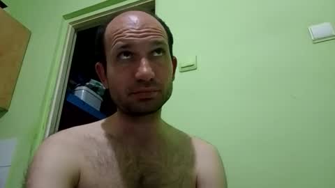 Snapshot of sparei7 chatting on April 6, 8:32 pm Snaiky online show from April 6, 8:32 pm